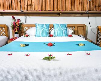 Kariwak Village Holistic Haven and Hotel - Crown Point - Bedroom