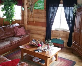 Spacious Pet-Friendly Cabin for a Vacation near Glacier National Park, Montana - Whitefish - Living room