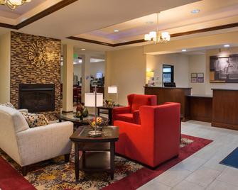 Holiday Inn Express & Suites Pittsburg - Pittsburg - Лаунж