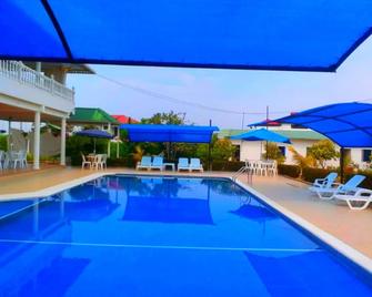 Finca Con Piscina Privada En Melgar - Melgar - Piscina