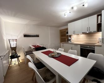 Spacious, renovated farmhouse in its own garden - Seehausen am Staffelsee - Restaurant