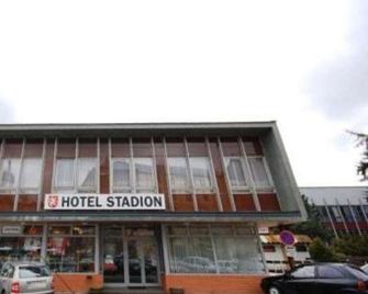 Hotel Stadion Hradec Králové - Hradec Králové - Edificio