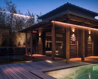 ل بارك اهوتل ديفين يونا - اوبرنيه - مبنى