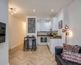 Stylish 2 Bedroom Apartment in Belfast - Belfast - Cocina