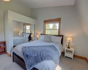 The Barn Apartment At Avon Acres - Amazing View, Incredible Sunsets And Hot Tub! - Mount Vernon - Bedroom