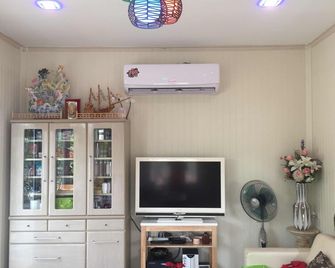 Mourakot Resort - Phatthana Nikhom - Living room