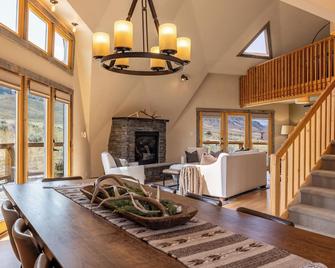 Dome House, remodeled geodesic dome, high end finishes & panoramic views/Wapiti valley! - Wapiti - Dining room