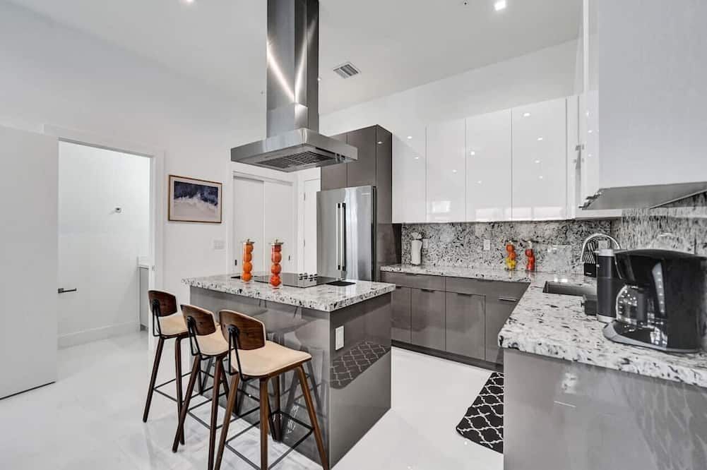 2023 Luxe New Modern Home With Pool - فورت لاودردال - مطبخ