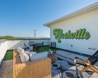 Jungle Country 5625- sleeps 8 - Nashville - Balcón