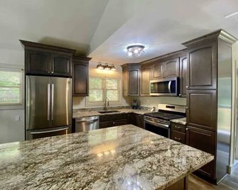 SALE! MUSIC on the Mountain! Come enjoy this cozy, renovated home by Okemo Mtn! - Ludlow - Cucina