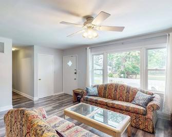 Calloway Drive Retreat - Deale - Sala de estar