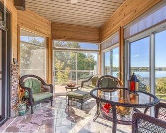 Large & Private Luxury Executive Waterfront Lakeview Estate - Sudbury - Balcony