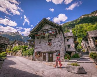 Casa Carla Chalets - Happy Rentals - Vogorno - Edificio