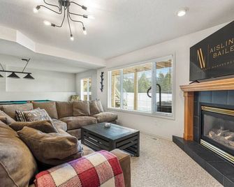 Wide Open Spaces | Hot Tub | Springs Golf Course - Radium Hot Springs - Living room