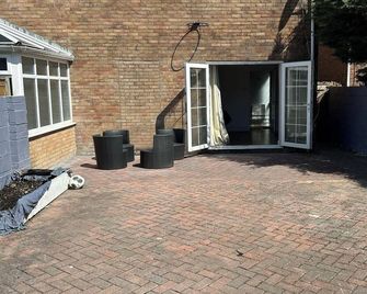 Stylish & Cosy Home in Bridgend with free parking - Bridgend