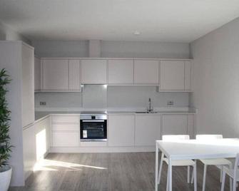 Superb New Build 2 Bed Flat - 6 Ophelia Court - Epsom - Kitchen