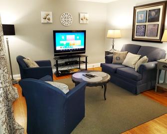 Your Sarnia 'home Away From Home' Is Right Here! - Sarnia - Wohnzimmer