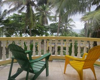 Lulu's Vacation Rental - 6 Bedroom Beach Front Home - Big Corn Island - Balcony