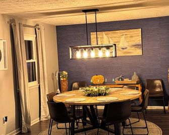 Stay in the heart of Danville 2 - Danville - Eetruimte