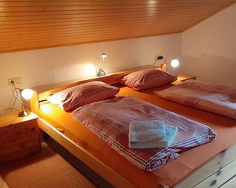 Ihr Ferienhof Am Rande Der Alpen, Nebenhaus - Seeg - Bedroom