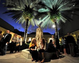 Mango Haus - Savor Tropical Living by a Lush Lagoon Pool - West Palm Beach