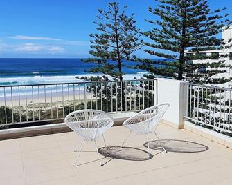 Surfers Chalet - Surfers Paradise - Balkong