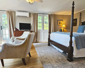 The Manor On Van Horn Estate - Holderness - Bedroom