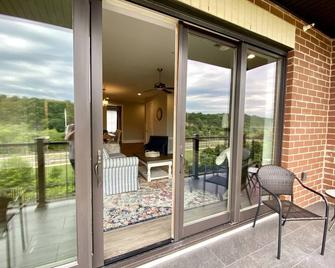 2BR Condo in Downtown Lynchburg w/ Picturesque Views - Lynchburg - Balcony