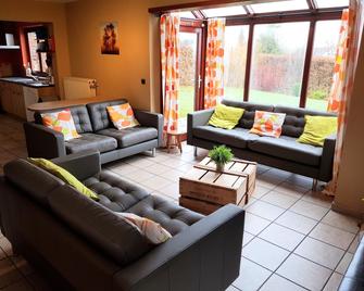 Holiday Home in Sourbrodt with Garden - Sourbrodt - Sala de estar