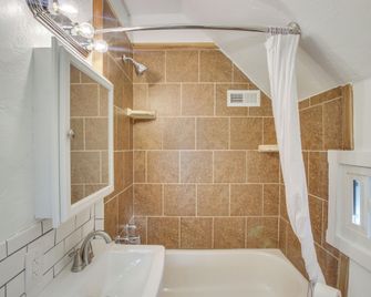 Convenient Logan Apartment - 1 Block to Town! - Logan - Bathroom