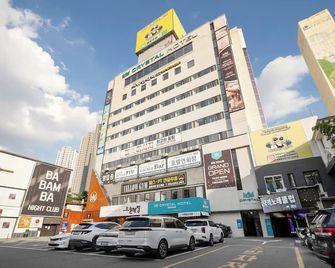 Crystal Hotel Daegu - Daegu - Toà nhà
