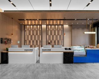 Echarm Hotel Wuhan Tianhe Airport Songjiagang Metro Station - Wuhan - Front desk