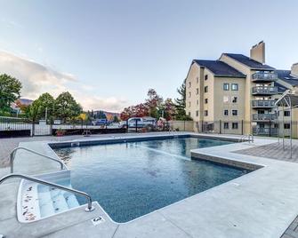 Comfortable mountain gem with pool, mountain views, & indoor parking space - Killington - Pool