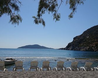 Village home, terraces, garden, gorgeous views, 15 min to beach - Mili - Plage