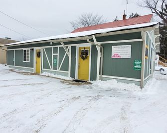 Building 108 NEW! Beautiful 1 Bedroom Apartment in a Great Location - Biwabik - Edificio