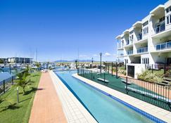 Beachside Magnetic Harbour Apartments - Magnetic Island - Piscina