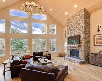 River Rock Retreat - Yosemite West - Sala de estar