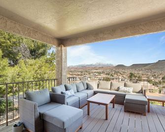 St George Vacation Rental Condo sleeps 9 guest with Resort Amenities - Saint George - Balcony