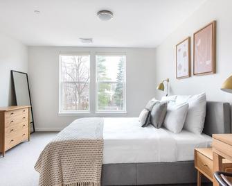 Modern Cambridge 2BR w/ W/D, Private access to Linear Park by Blueground - Cambridge - Bedroom