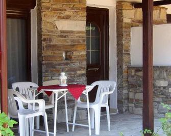 Peristeridis Apartments - Afitos - Patio