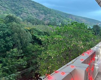 Royal Villa - Visakhapatnam - Balcón