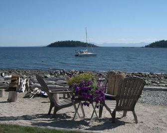 Sechelt Oceanfront Suites - Sechelt - Beach