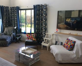 Nice house, close to the beach: 2 bedrooms, sleeps 4 - Ploubazlanec - Living room