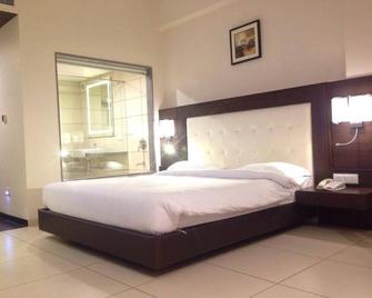 Hotel Lake View - Saputara - Soverom