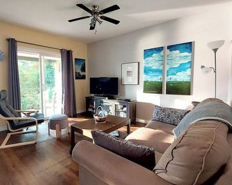 Cozy Lakeside Cottage - Saint John - Saint John - Wohnzimmer