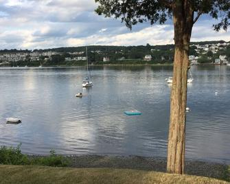 Our Cottage on the water-Relax & swim - Portsmouth - Outdoors view