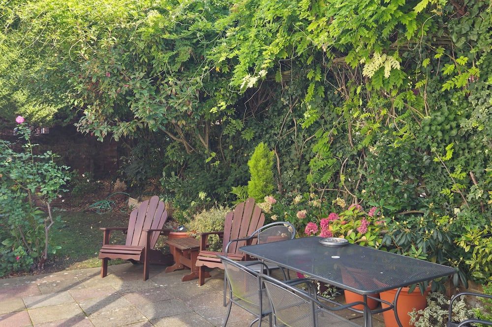 The Edward Hotel - Gloucester - Patio