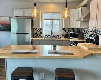 Contemporary 2 Bedrooms Super location - Anchorage