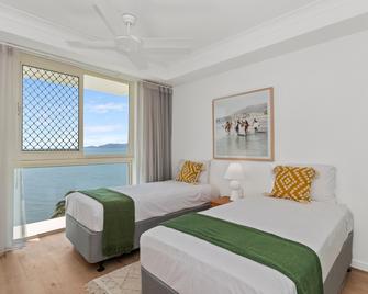 Mariners North Holiday Apartments - Townsville - Bedroom