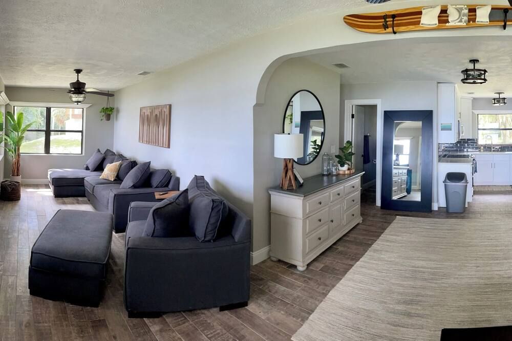 Charming and cozy river home - Palatka - Sala de estar